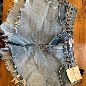 New with tags-Abercrombie & Fitch The Mom Short Mid Rise. Size 14